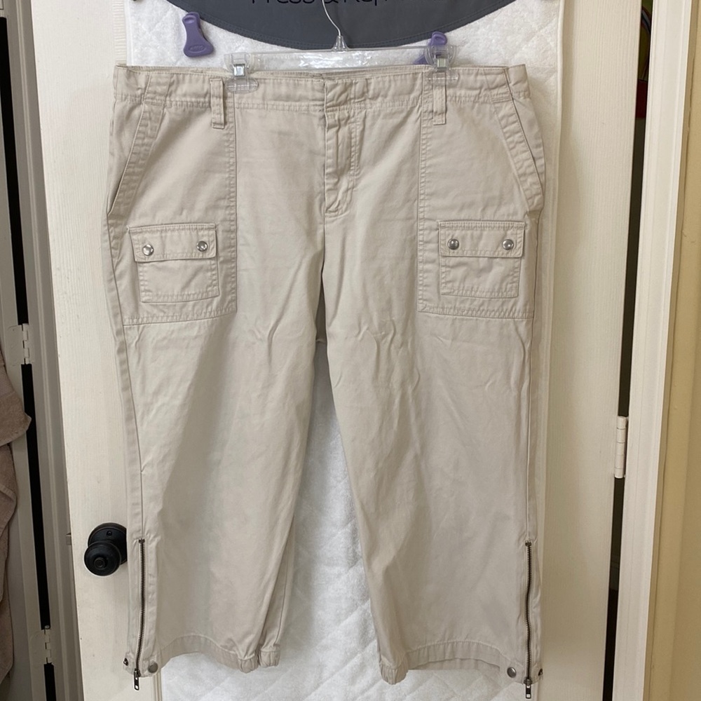 Women’s GAP tan Capri pants size 20 in excellent condition